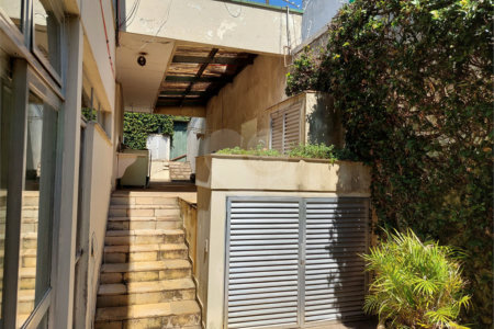 Casa à venda com 3 suítes em Jardim Leonor, São Paulo, SP