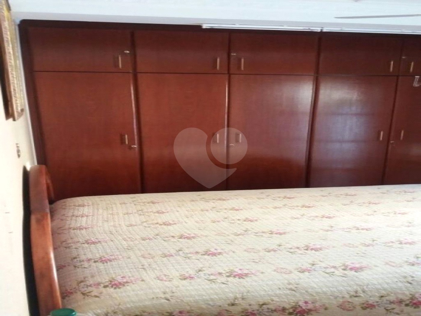 Casa à venda com 3 quartos, sendo 1 suíte,  no condomínio Alameda do Eucaliptos, São Paulo - SP