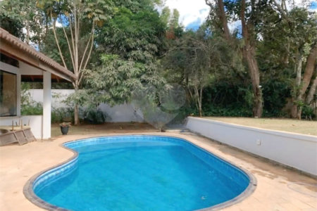 Casa à venda com 5 quartos, sendo 4 suítes, em Transurb, Itapevi, SP