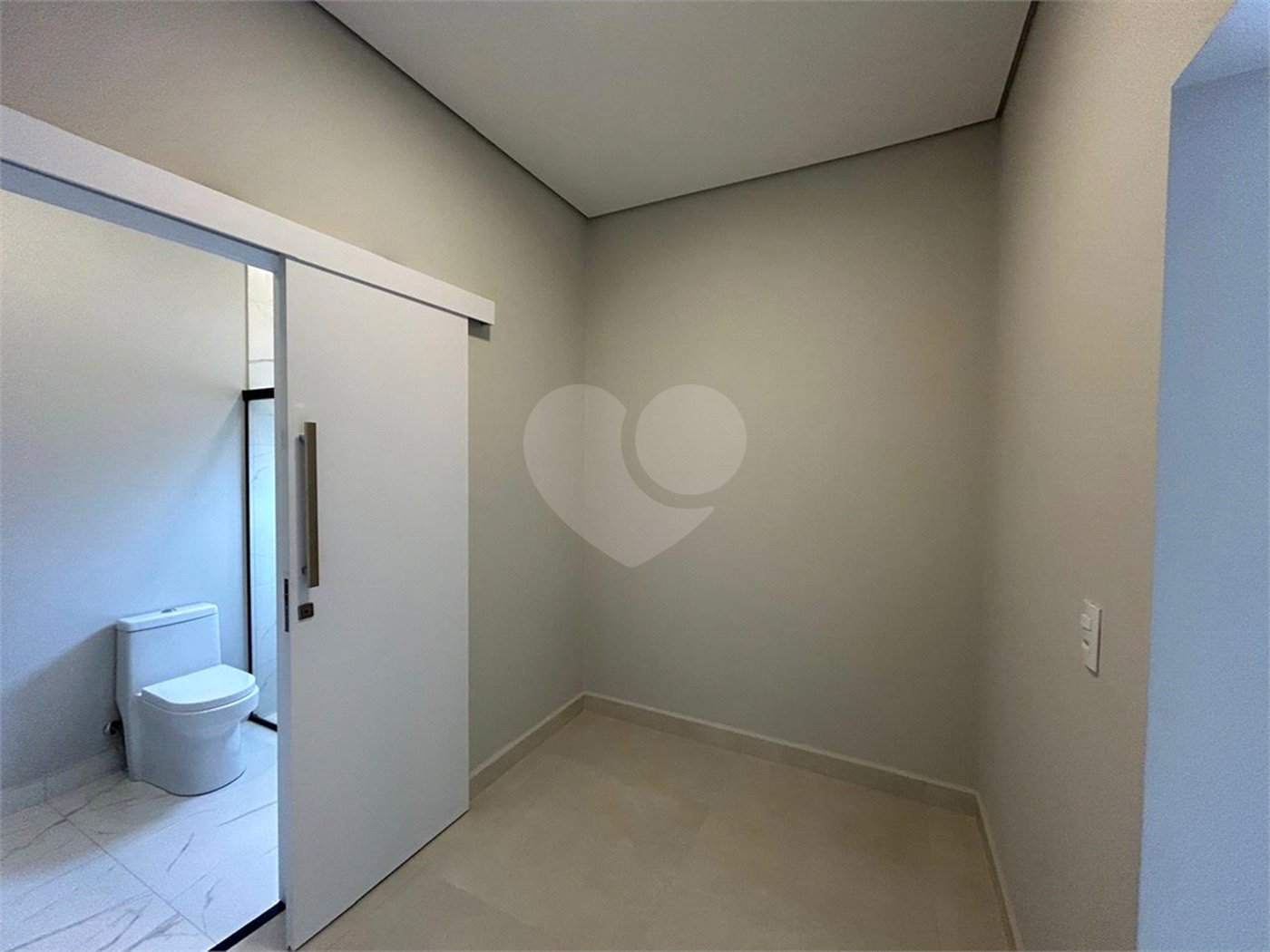 Casa à venda com 3 suítes no condomínio Helena Maria, Sorocaba - SP