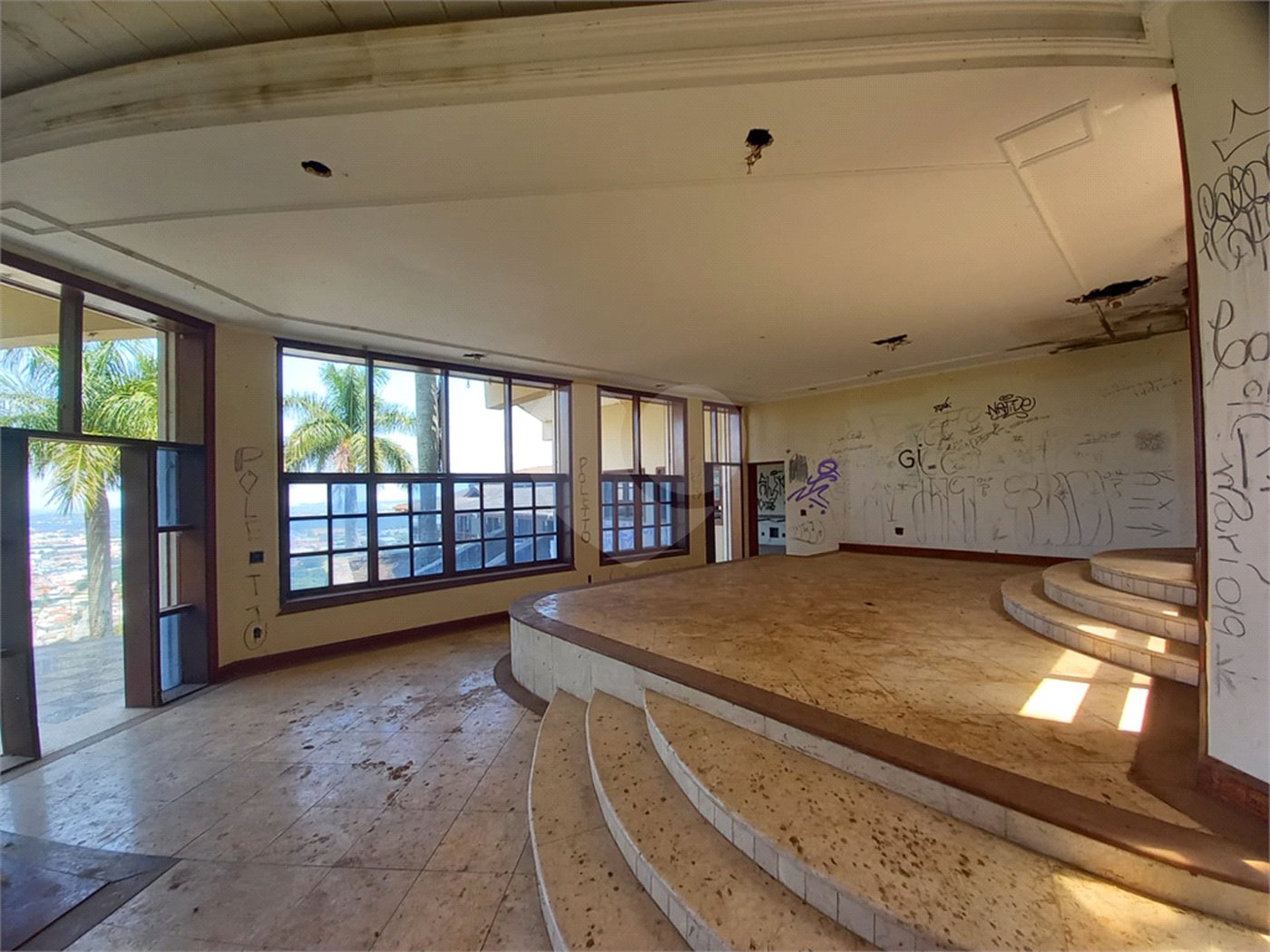 Casa à venda com 14 quartos, sendo 10 suítes, no condomínio Rua do Observatorio 2270, Vinhedo - SP
