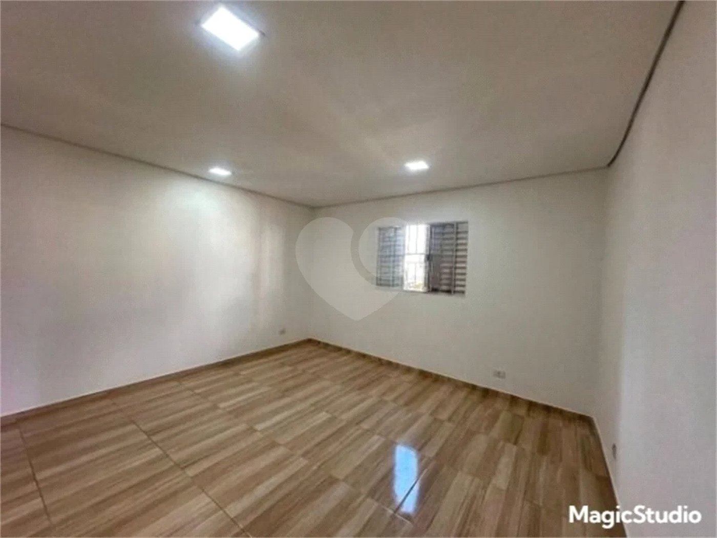 Casa com 200m² , 5 dormitórios , sendo 1 suíte , 3 vagas de garagem , à venda em Guarulhos.