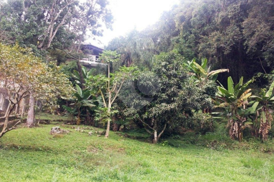 Casa à venda ou para alugar com 4 quartos, sendo 1 suíte, no condomínio Estrada Armando Barbosa ,6300, Mairiporã - SP