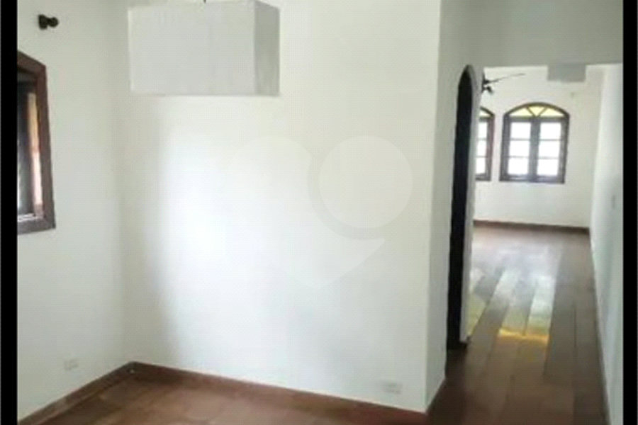 Sobrado à venda com 4 quartos, sendo 1 suíte, em Tremembé, São Paulo, SP