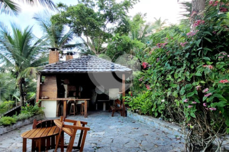 Casa à venda com 3 suítes no Centro, Santa Cruz Cabrália, BA