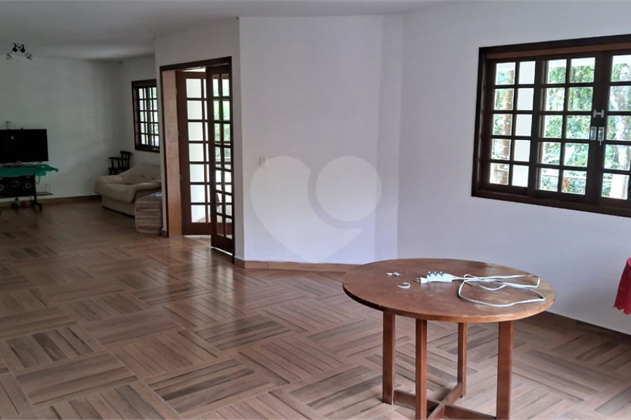 Casa à venda com 3 quartos, sendo 1 suíte,  no condomínio Alpes da Cantareira, Mairiporã - SP