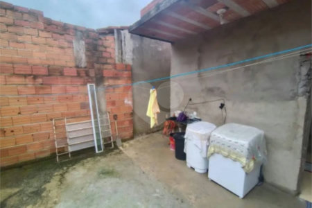 Casa à venda com 2 quartos no condomínio Antilhas, Cotia - SP