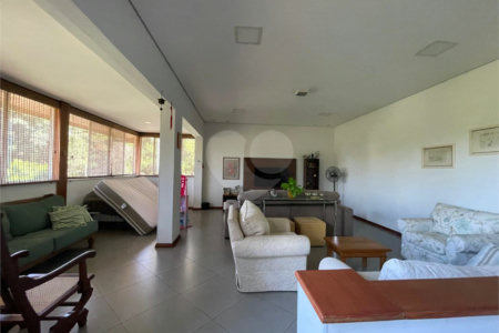 Casa à venda com 4 quartos, sendo 3 suítes, em Cidade Satélite, Atibaia, SP