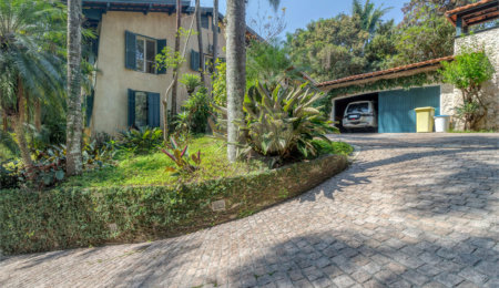 Casa à venda com 6 quartos, sendo 2 suítes,  no condomínio Chácara Flora, São Paulo - SP