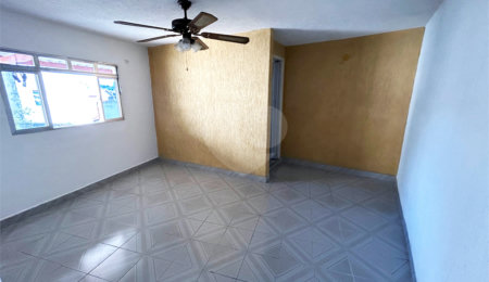 Sobrado à venda com 3 quartos, sendo 1 suíte, em Jardim Santa Emília, São Paulo, SP