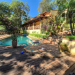 Casa à venda com 3 quartos, sendo 1 suíte, no condomínio Parque Petrópolis 4 Secção, Mairiporã - SP