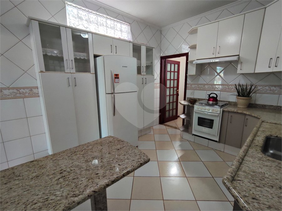Sobrado à venda ou para alugar com 3 quartos, sendo 1 suíte,  em Jardim Itália, Itapetininga, SP