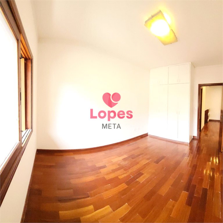 Casa à venda com 4 quartos, sendo 2 suítes, no condomínio Colinas, São José dos Campos - SP