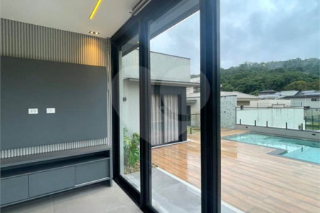 Casa à venda com 3 suítes no condomínio Residencial Granville, Atibaia - SP
