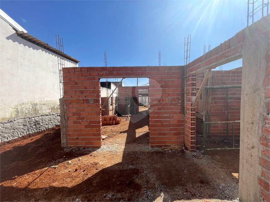 Casa à venda com 3 quartos, sendo 1 suíte, no condomínio Tivolli Residencial, Itapetininga - SP