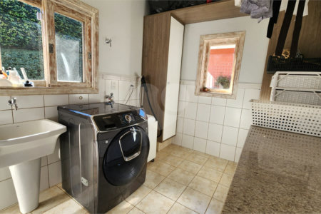 Casa à venda com 4 quartos, sendo 2 suítes, no condomínio Residencial Jardim Primavera, Louveira - SP