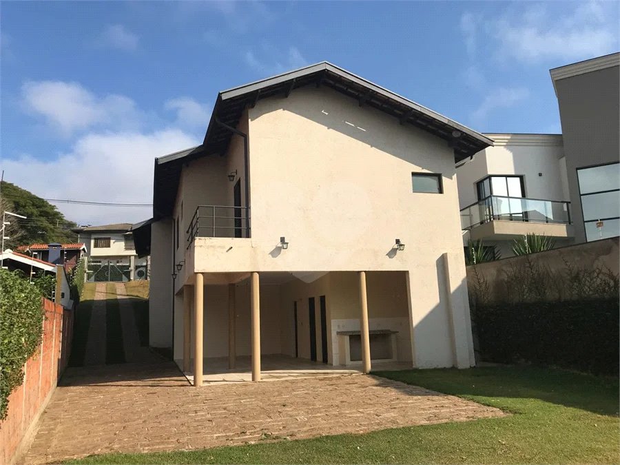 Casa assobradada à venda no Jardim Panorama – Vinhedo/SP