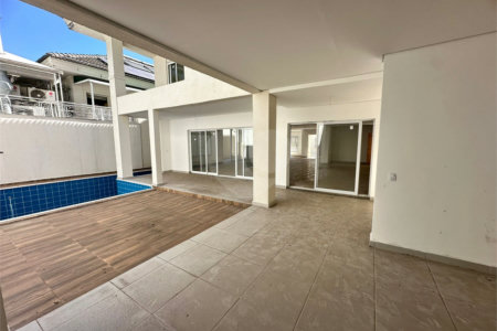 Casa à venda com 4 suítes no condomínio Villaggio Houda, São Paulo - SP