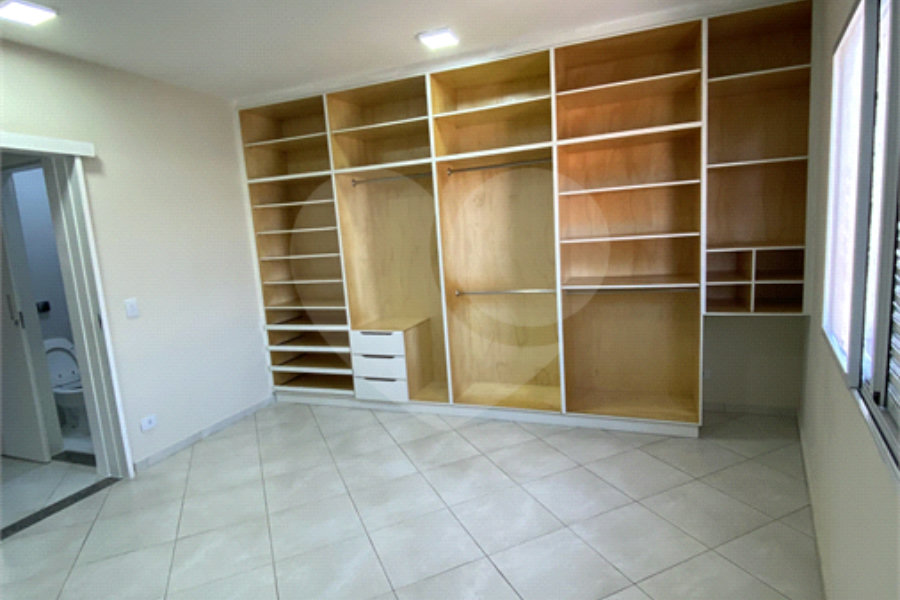 Casa à venda com 3 quartos, sendo 1 suíte, no condomínio Ana Carolina, São Paulo - SP