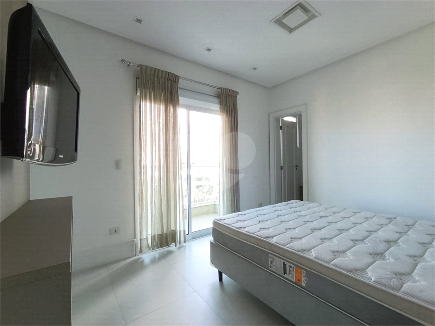 Apartamento para alugar com 3 suítes em Jardim Virgínia, Guarujá, SP