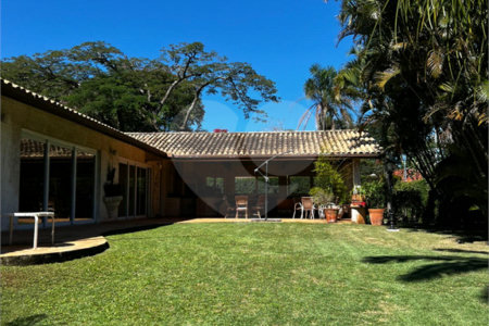 Casa Térrea à venda com 5 quartos, sendo 3 suítes, em Interlagos, São Paulo, SP