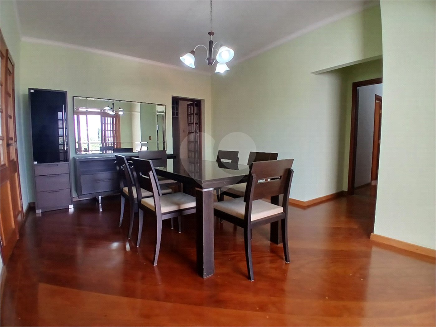 Casa à venda com 5 quartos, sendo 3 suítes, em Vila Santista, Atibaia, SP