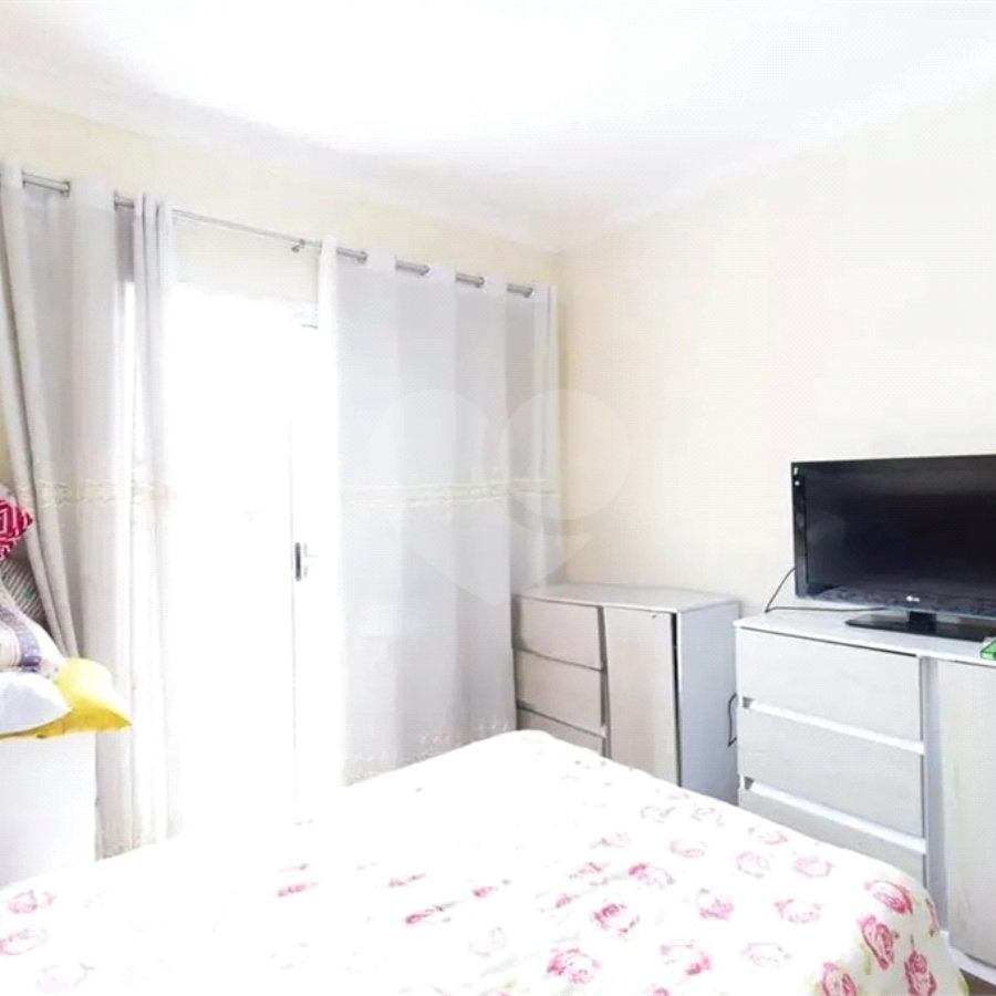 Sobrado à venda com 3 quartos, sendo 1 suíte, em Vila Gustavo, São Paulo, SP
