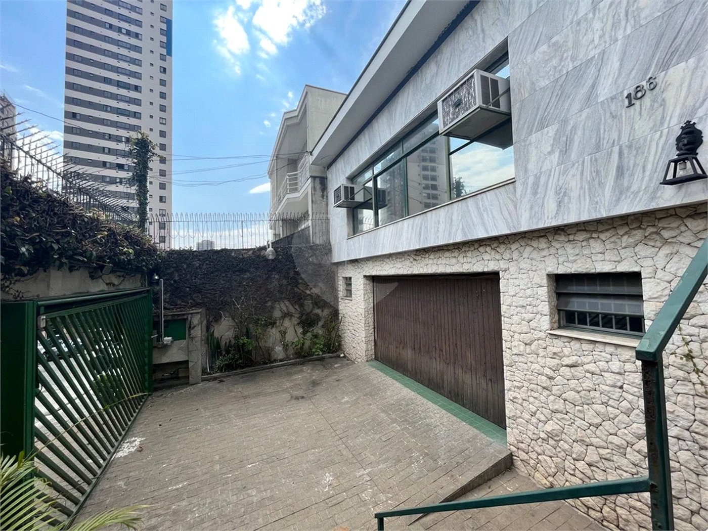 Sobrado à venda com 4 quartos, sendo 1 suíte, em Vila Guilherme, São Paulo, SP