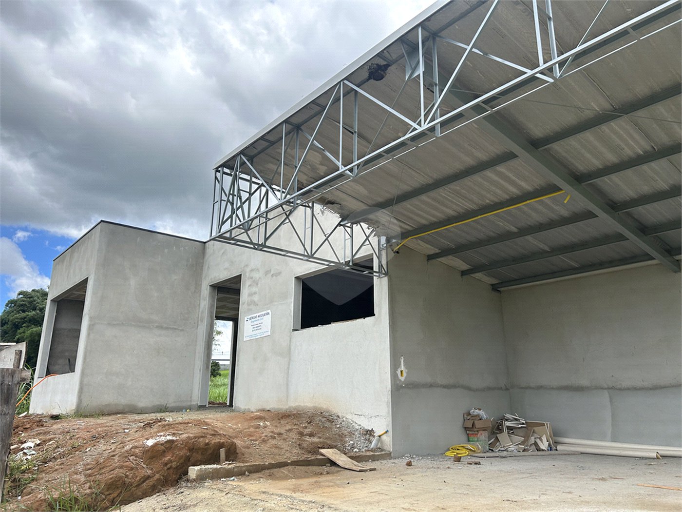Casa à venda com 3 suítes no condomínio Residencial Jequitiba, Jacareí - SP