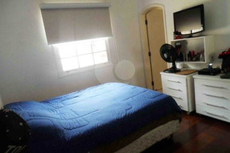 Sobrado à venda com 5 quartos, sendo 3 suítes, em Interlagos, São Paulo, SP