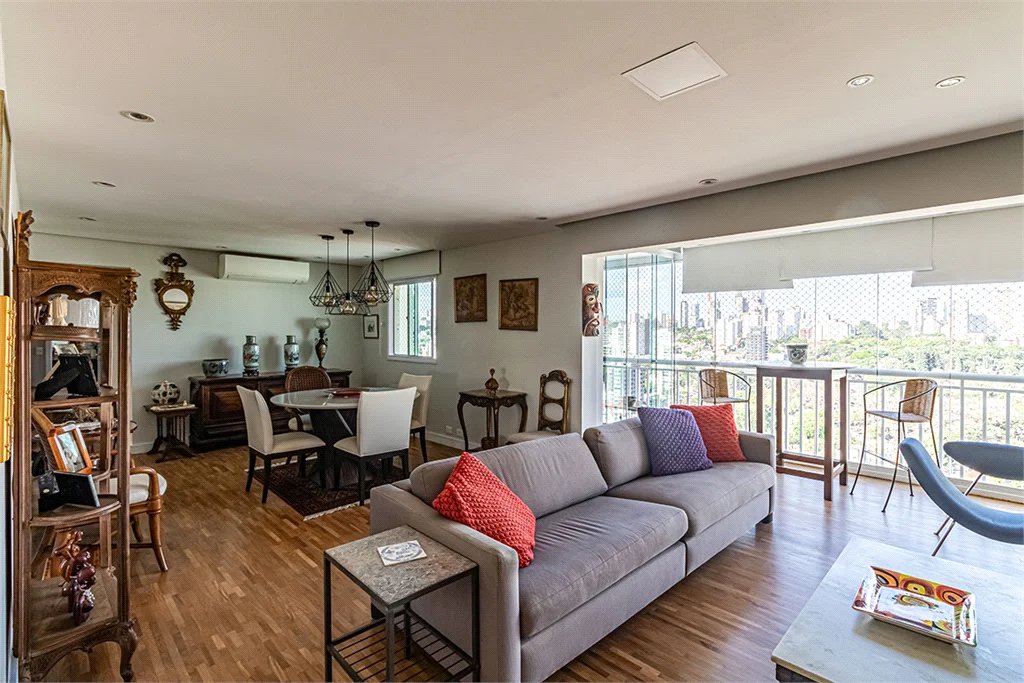 Apartamento à venda com 3 quartos, sendo 1 suíte,  em Pinheiros, São Paulo, SP