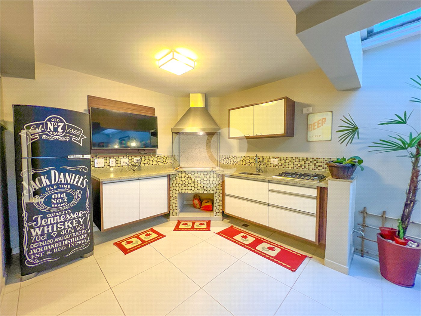 Casa à venda com 3 quartos, sendo 2 suítes, no condomínio Floradas da Serra, São Paulo - SP
