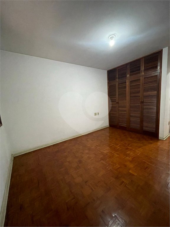 Sobrado à venda com 5 quartos, sendo 2 suítes,  em Vila Oliveira, Mogi das Cruzes, SP
