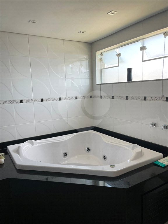 Casa à venda com 4 suítes no condomínio Aruã Lagos, Mogi das Cruzes - SP