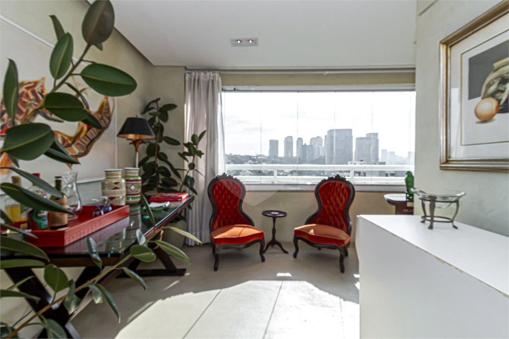 Apartamento à venda com 4 quartos, sendo 3 suítes,  em Real Parque, São Paulo, SP