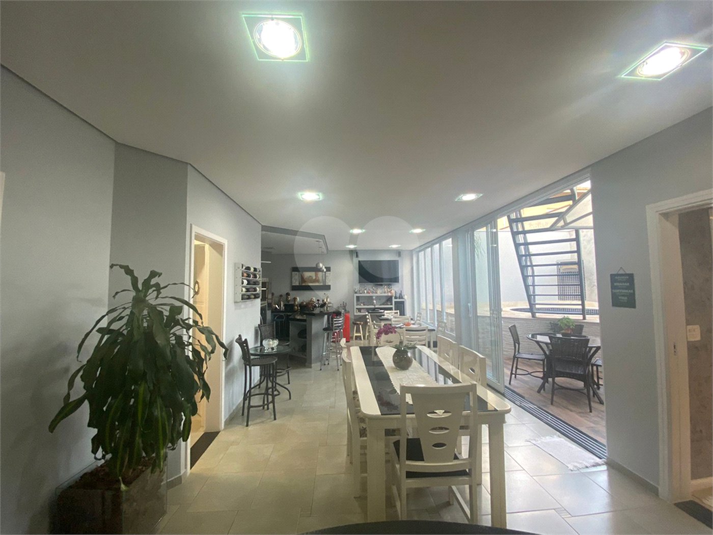 Casa à venda com 4 suítes no condomínio Okinawa, Paulínia - SP