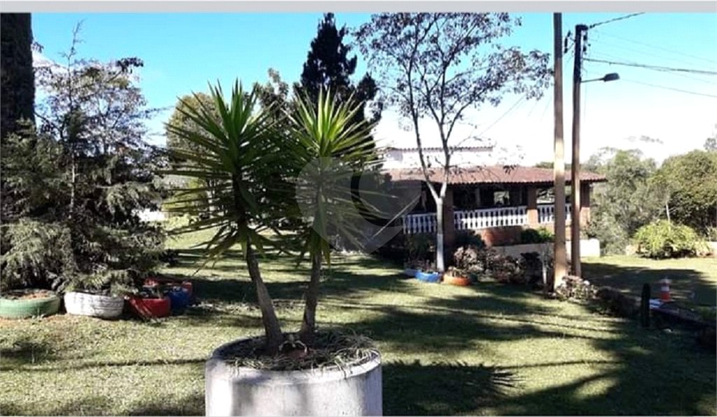 Chácara à venda com 8 quartos, sendo 3 suítes, no Centro, Toledo, MG