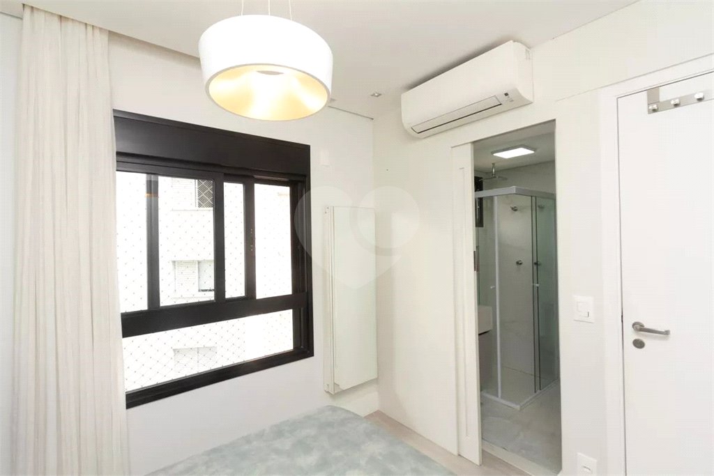 Apartamento à venda com 3 quartos, sendo 1 suíte,  em Vila Olímpia, São Paulo, SP