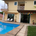 SOBRADO MARAVILHOSO A VENDA NO JARDIM FLORESTA (TREMEMBÉ) - 4 SUÍTES, PISCINA E 6 VAGAS DE GARAGEM