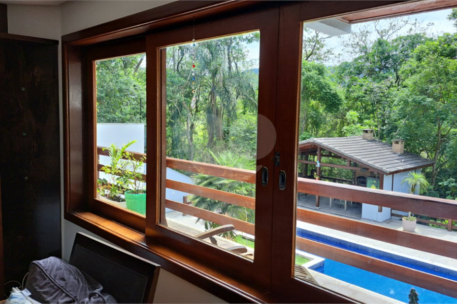 Casa à venda com 6 quartos, sendo 4 suítes, no condomínio Alpes da Cantareira, Mairiporã - SP