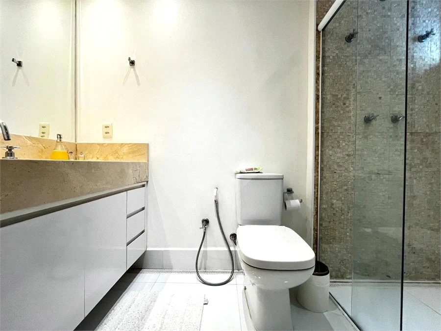 Apartamento à venda com 3 quartos, sendo 1 suíte, em Riviera de São Lourenço, Bertioga, SP