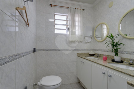 Sobrado à venda com 6 quartos em Chácara Santo Antônio, São Paulo, SP
