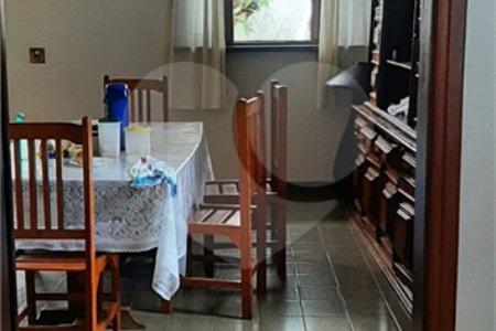Sobrado à venda com 8 quartos em Jardim São Luís, São Paulo, SP