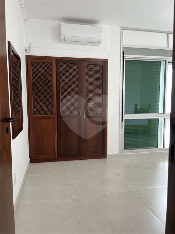Apartamento à venda ou para alugar com 3 quartos, sendo 1 suíte, em Enseada, Guarujá, SP