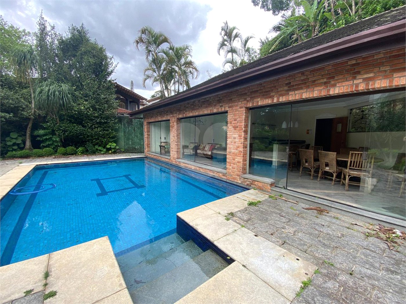 Casa à venda ou para alugar com 5 quartos, sendo 3 suítes,  em Fazenda Morumbi, São Paulo, SP