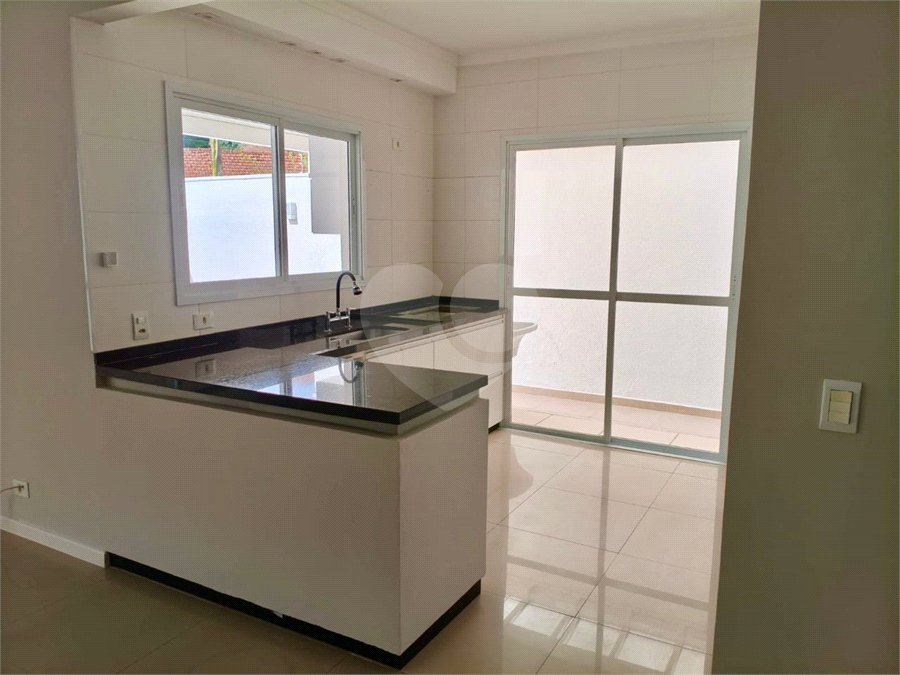 Casa à venda com 3 quartos, sendo 1 suíte, no condomínio Residencial Rio Preto Village, Atibaia - SP