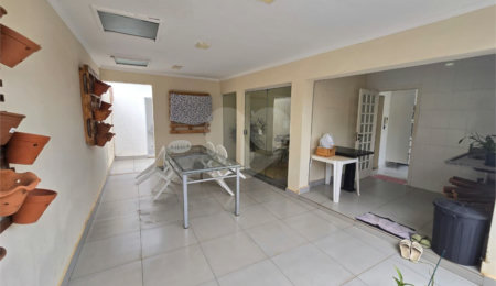 Casa à venda com 4 quartos, sendo 2 suítes,  em Vila Nastri, Itapetininga, SP