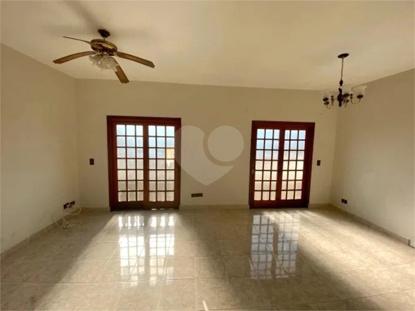 Casa à venda com 4 quartos, sendo 2 suítes,  em Jardim da Fonte, Jundiaí, SP