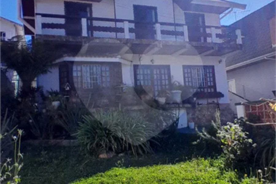Sobrado à venda com 3 quartos, sendo 1 suíte, em Vila Isabela, Campos do Jordão, SP