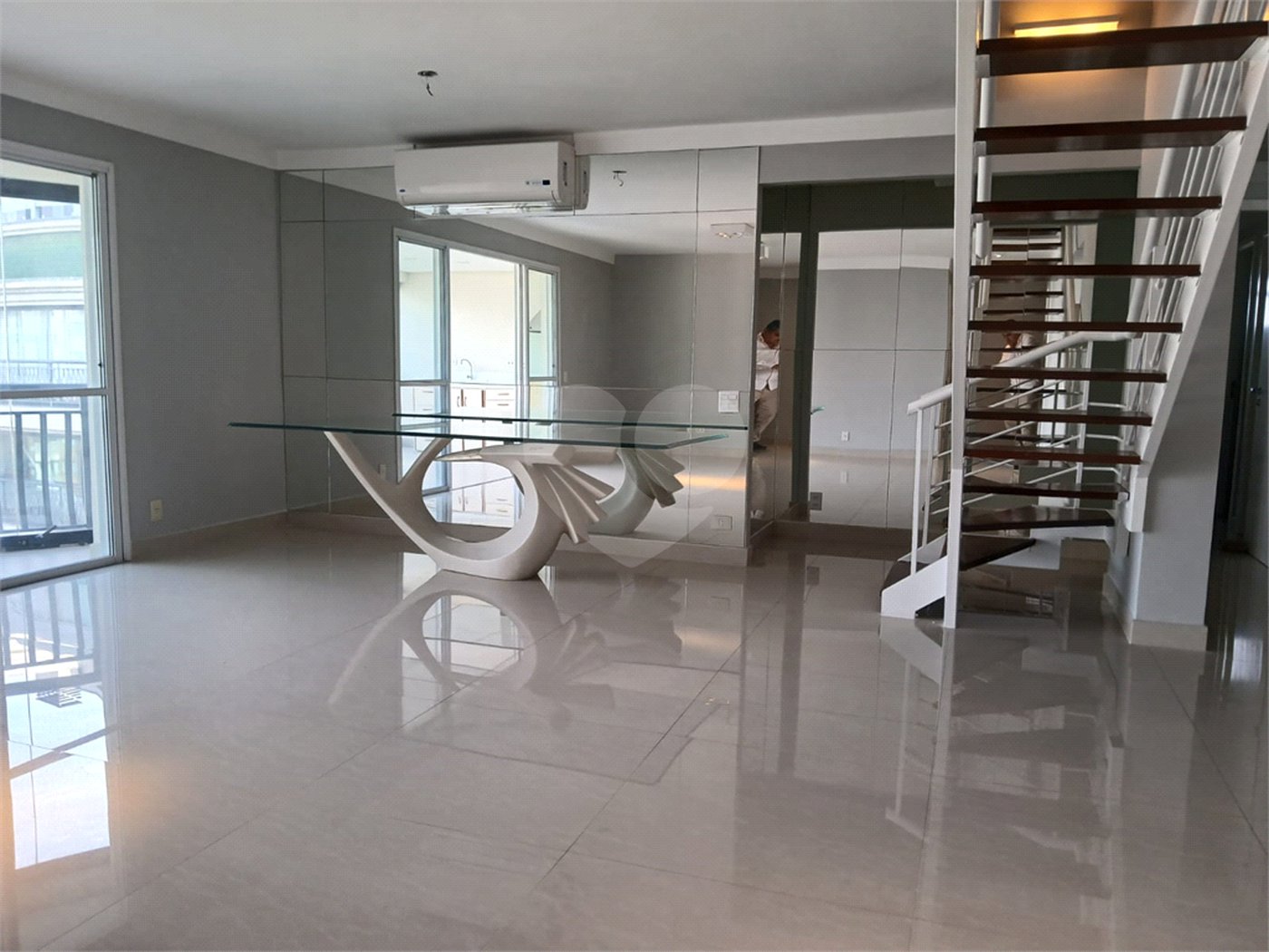 Cobertura à venda com 4 quartos, sendo 3 suítes,  em Cidade São Francisco, São Paulo, SP